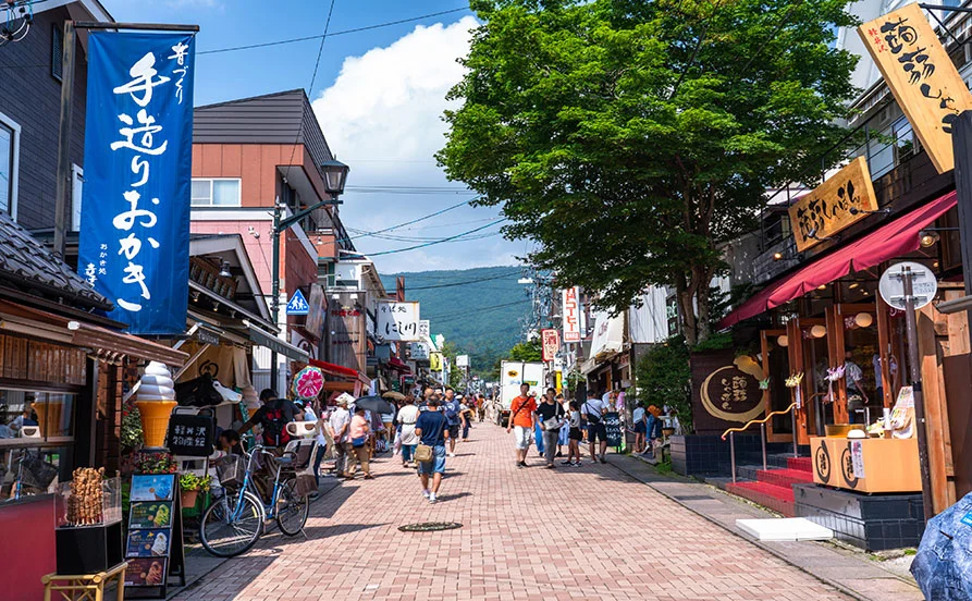 ＼要チェック💡／人気の軽井沢で高時給リゾートバイトでました✨自然に囲まれた和食カジュアルダイニング🍽️
