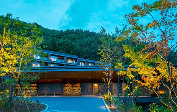未経験者の応募OK✨【ミシュランキー獲得✨】富士山を望む上質リゾートでお仕事！