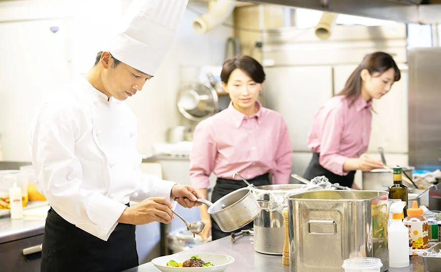 ゴルフ場割引あり！ゴルフ場併設レストランで調理補助のお仕事🍳ゴルフを楽しみながらお仕事できちゃいます✨