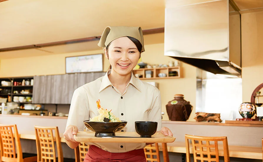 【語学力を活かせる】富良野の人気郷土料理店でリゾートバイト！Wi-Fi完備の個室寮＆髪色自由◎