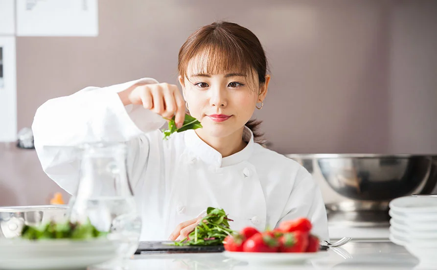 年代幅広く、ご応募大歓迎🙌自然が豊かなエリアに佇むホテルで未経験者歓迎の調理補助業務の案件！