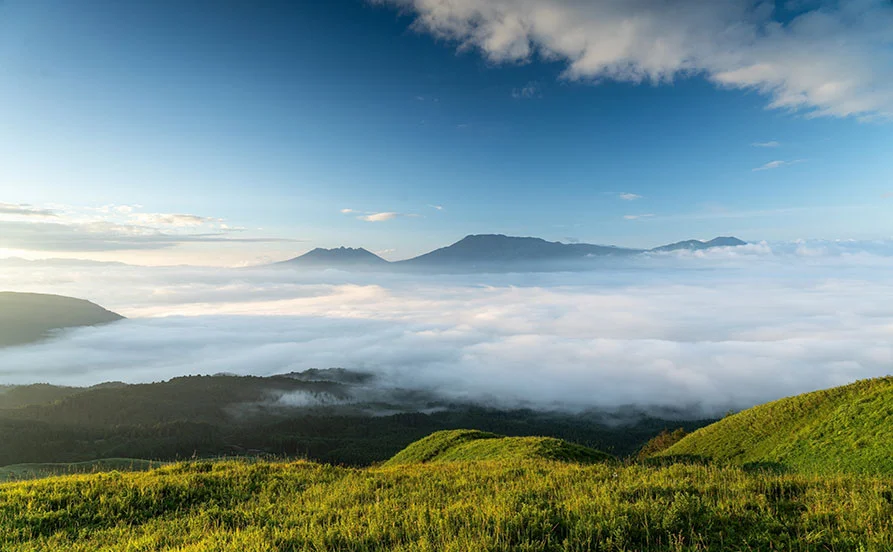 【絶景ロケーション⛰️】阿蘇五岳を望むリゾートホテル！寮は旧客室を利用✨