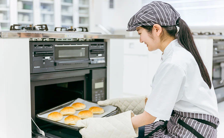 パン好きさん必見🍞【高級旅館でベーカリースタッフ募集✨】個室寮は水回り完備♪快適に過ごせる環境😊