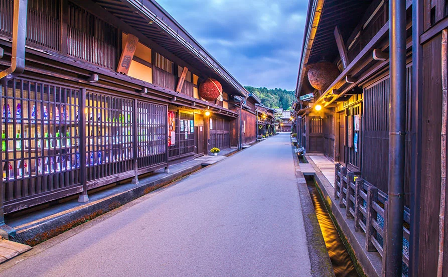 飛騨高山の老舗旅館でお仕事！【キレイな個室寮】駅近！古い町並みなど観光スポット豊富！好立地✨