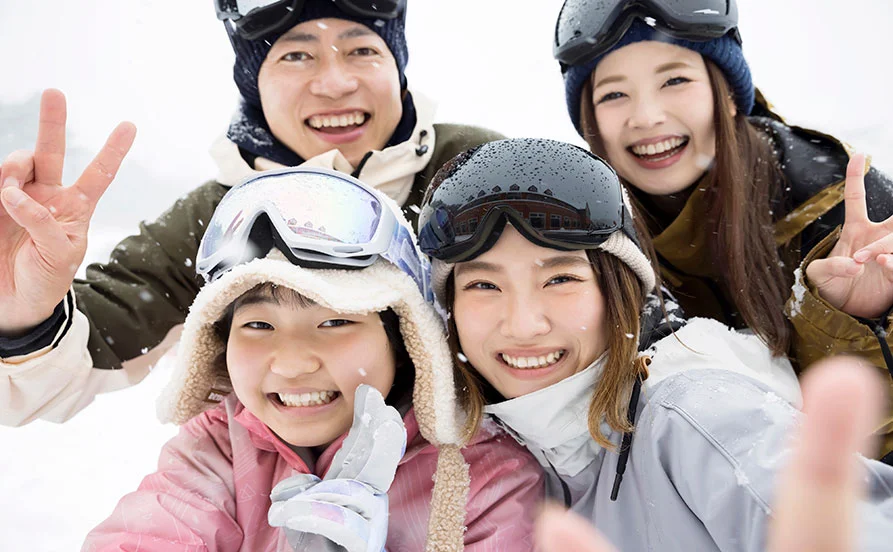 【ホテル施設利用OK】ジム・プール付きの快適環境！《新潟県 越後中里》ホテルの目の前は白銀のゲレンデ⛄