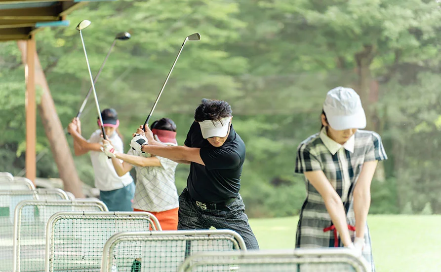＼人気条件が勢ぞろい✨／通し勤務×個室寮×温泉×食事3食✌️【大型ゴルフリゾート】