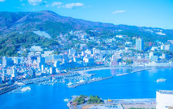 9月スタート✨熱海の煌びやかな大型リゾートホテル【リゾートバイト未経験の方も大歓迎】目の前には太平洋が広がる♪