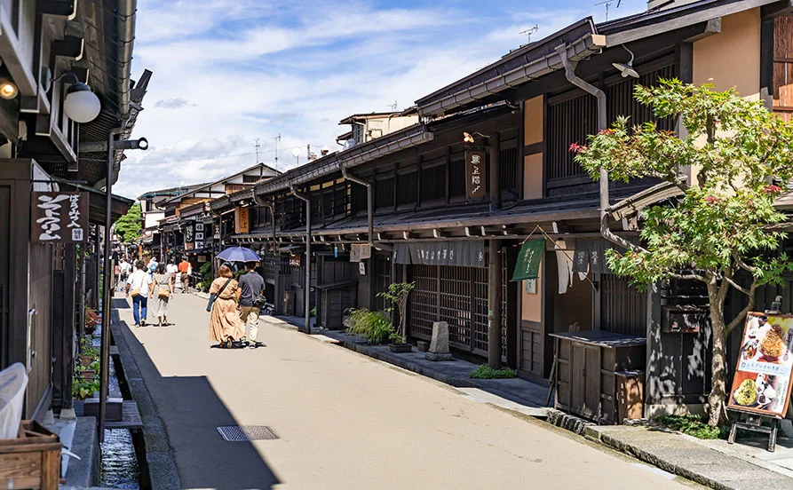 【古い町並み近く＆周辺環境◎🛒】飛騨高山の絶景旅館！食事つき＆毎日温泉に入れる特典