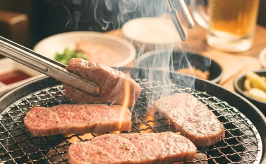 【憧れの石垣島で住み込み】⛱ビーチ徒歩圏内の焼き肉店！個室寮完備＆未経験OK