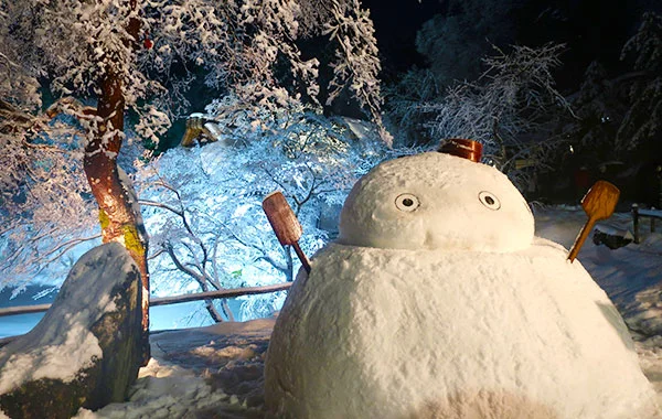 リフト券無料！！ゲレンデまで徒歩圏内！休日はスキー・スノボをとことん楽しめます❄️Wi-Fi完備の相部屋寮