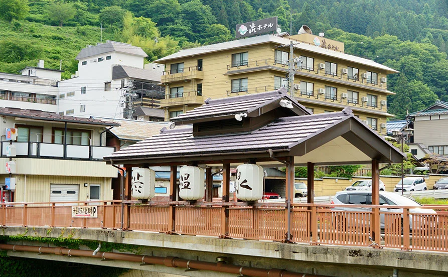 情緒あふれる石畳の街へ👘渋温泉の老舗旅館でお仕事！Wi-Fi＆キッチン付個室寮