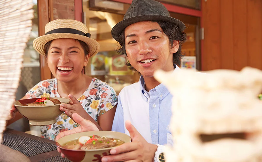 ＼でました石垣島求人🌴／南国の海に囲まれて働くリゾートバイト！焼肉店スタッフ募集！